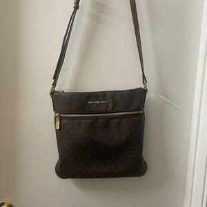 Michael kors crossbody